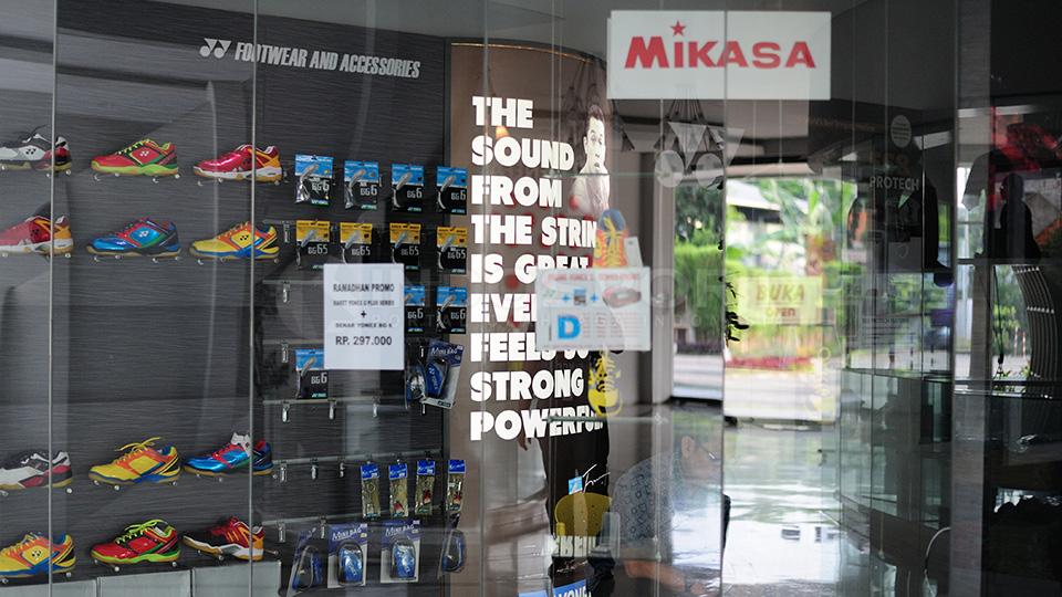 Berkolaborasi dengan salah satu naik studio desain grafis independen, Perusahaan Studio, Taufik Hidayat Arena adalah Art Disutradarai oleh Utari Syaukat dan timnya.